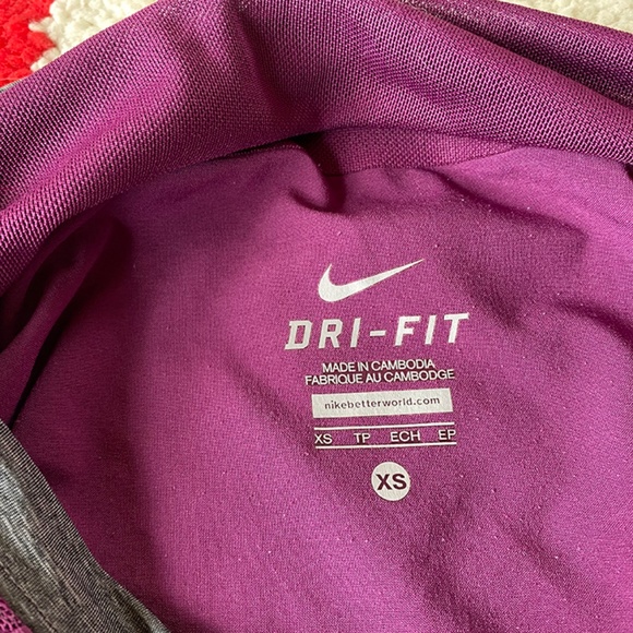 Nike Mesh Crop Workout Tee in Berry XS - Picture 3 of 3